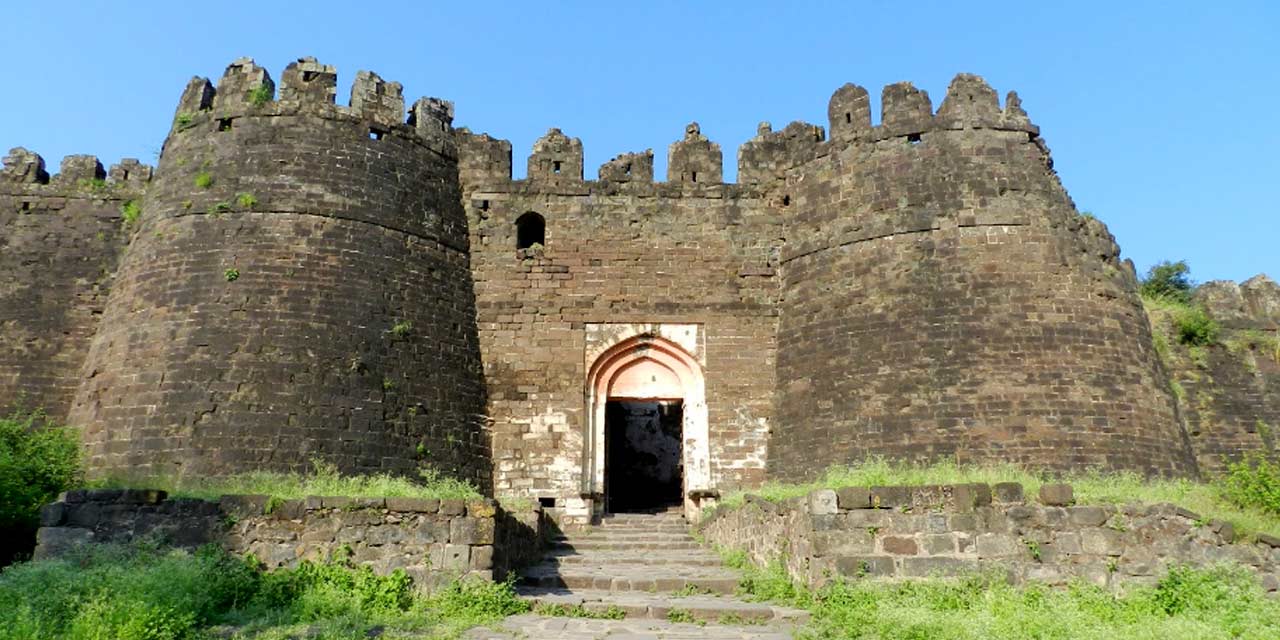 Devagiri / Daulatabad Fort Aurangabad (Timings, History, Entry Fee, Images, Aarti, Location & Phone) - Aurangabad Tourism 2024